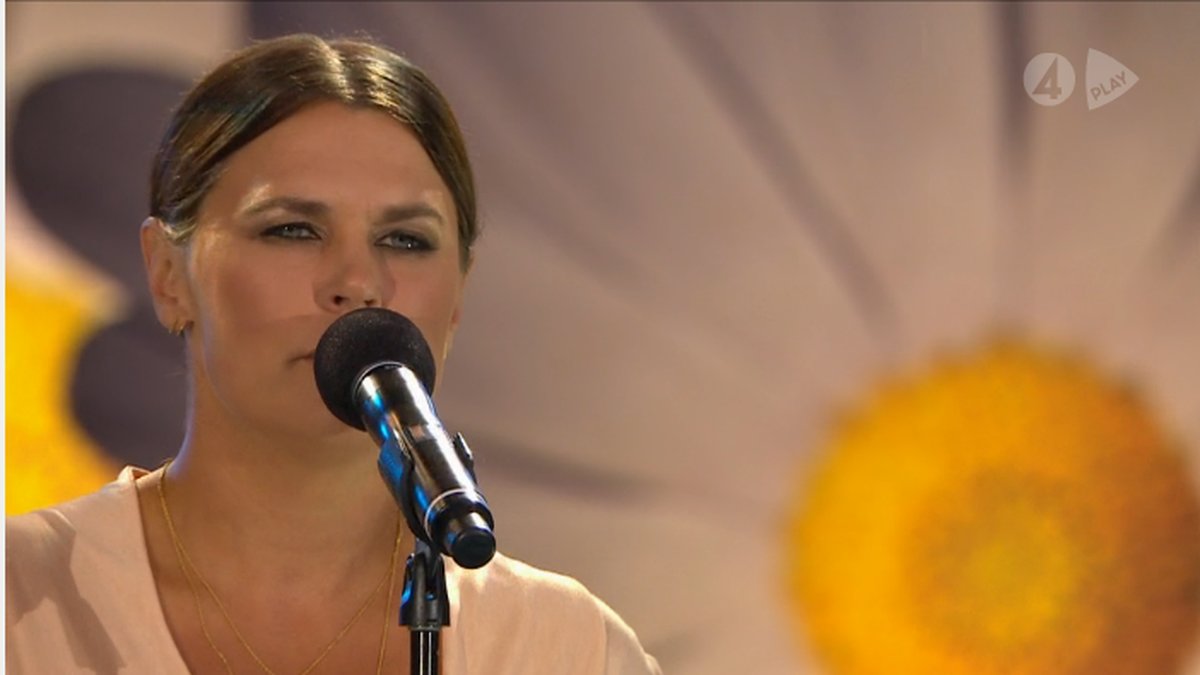 Mia Skäringer sjunger "Halleluja".